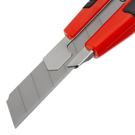 Нож, 18 мм, выдвижное лезвие, металлическая направляющая, винтовой фиксатор лезвия Matrix 